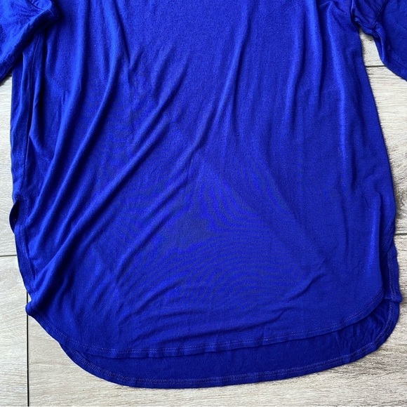 Aritzia Babaton Norris T Shirt In  Royal Blue - Picture 13 of 16